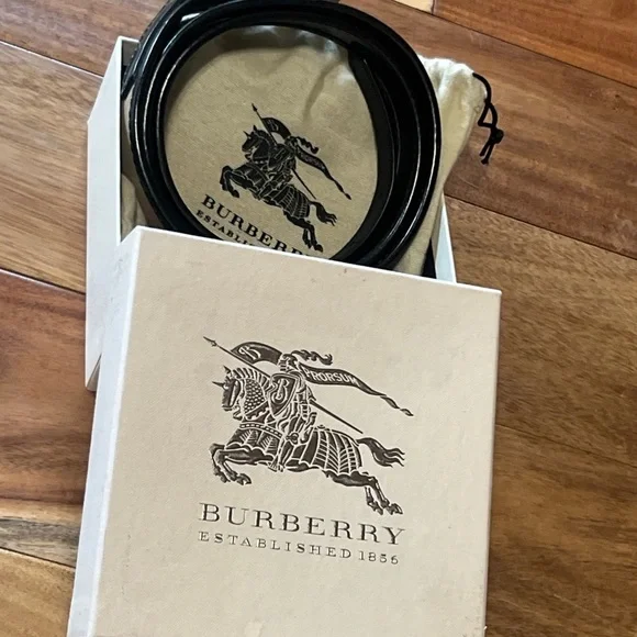 New In Box Burberry Check Leather Belt – Size 40/100 – Made in Italy
